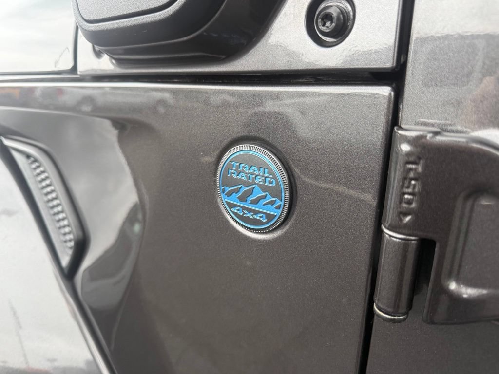 Used 2025 Jeep Wrangler Unlimited Sahara AWD/4WD image 11