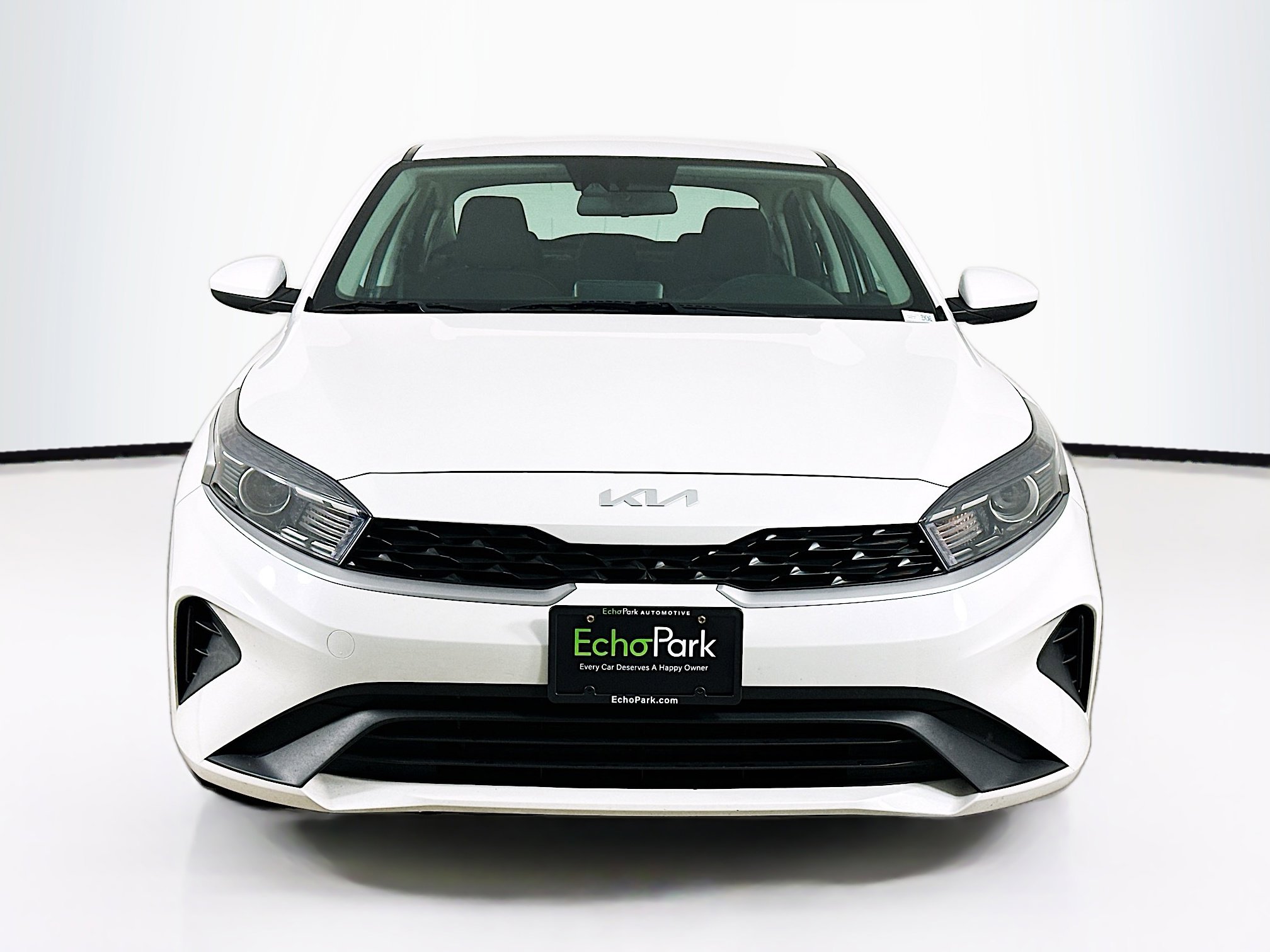 Used 2023 Kia Forte LXS image 2