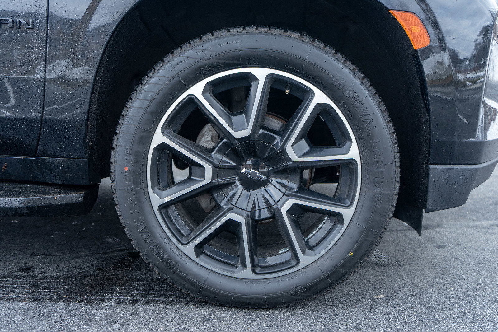 Used 2023 Chevrolet Suburban RST image 9