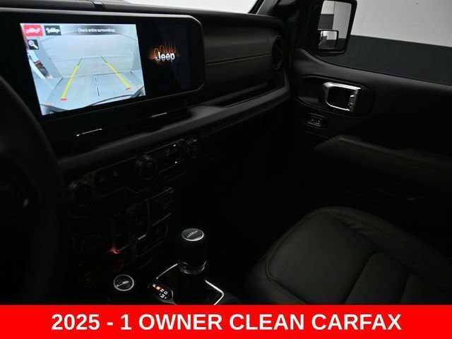 Used 2025 Jeep Gladiator Mojave w/ Convenience Group image 12