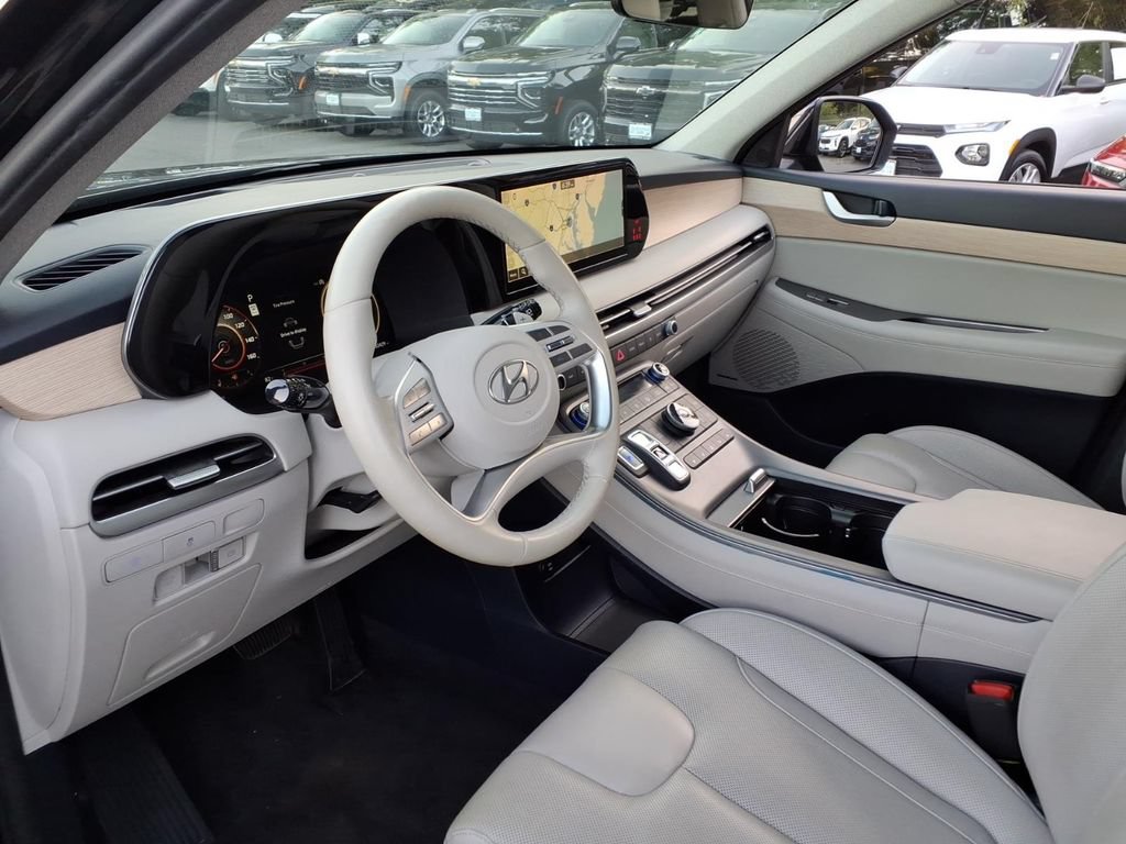 Used 2024 Hyundai Palisade Limited FWD image 13
