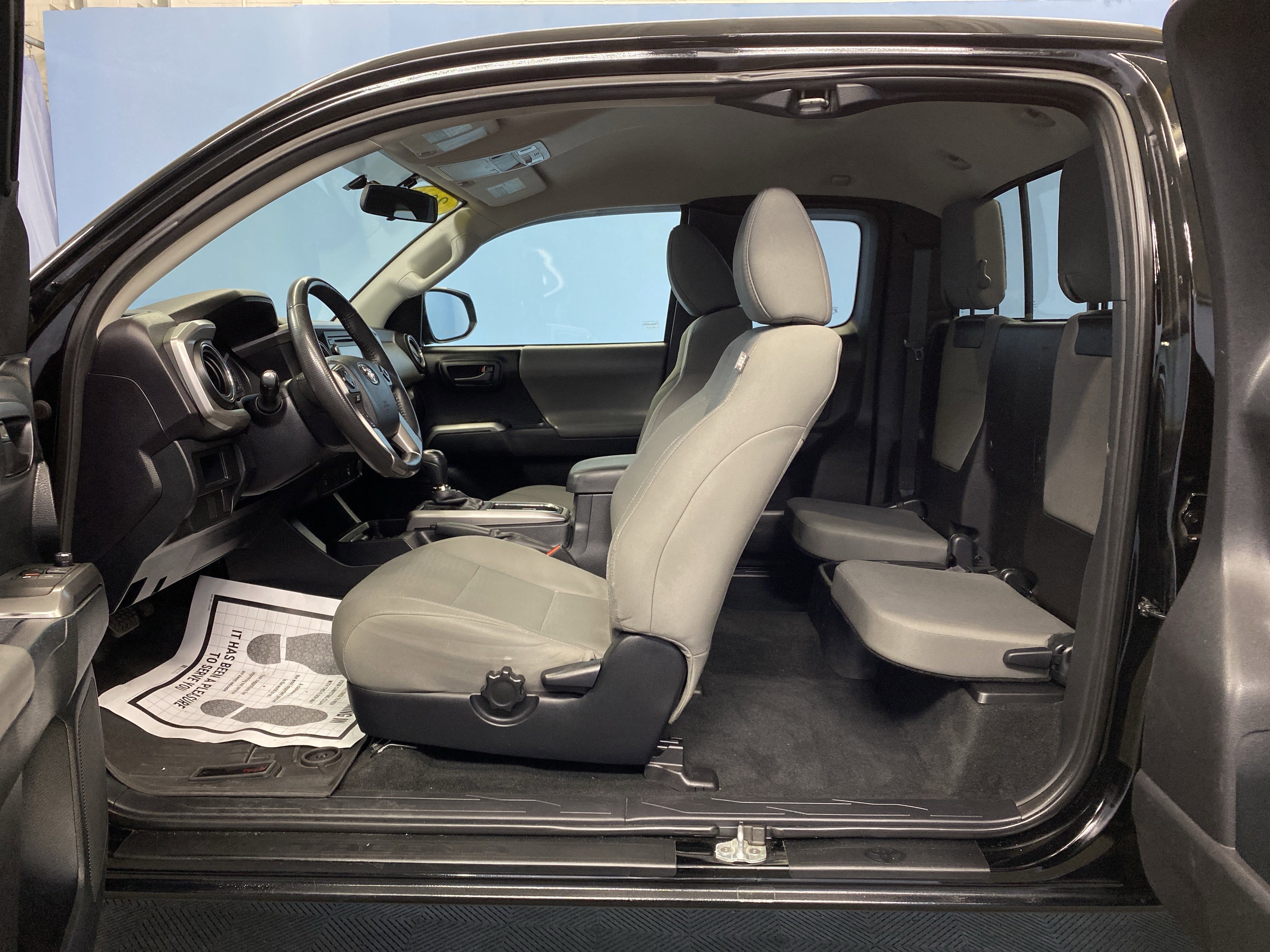 Used 2017 Toyota Tacoma 4x4 Access Cab image 23