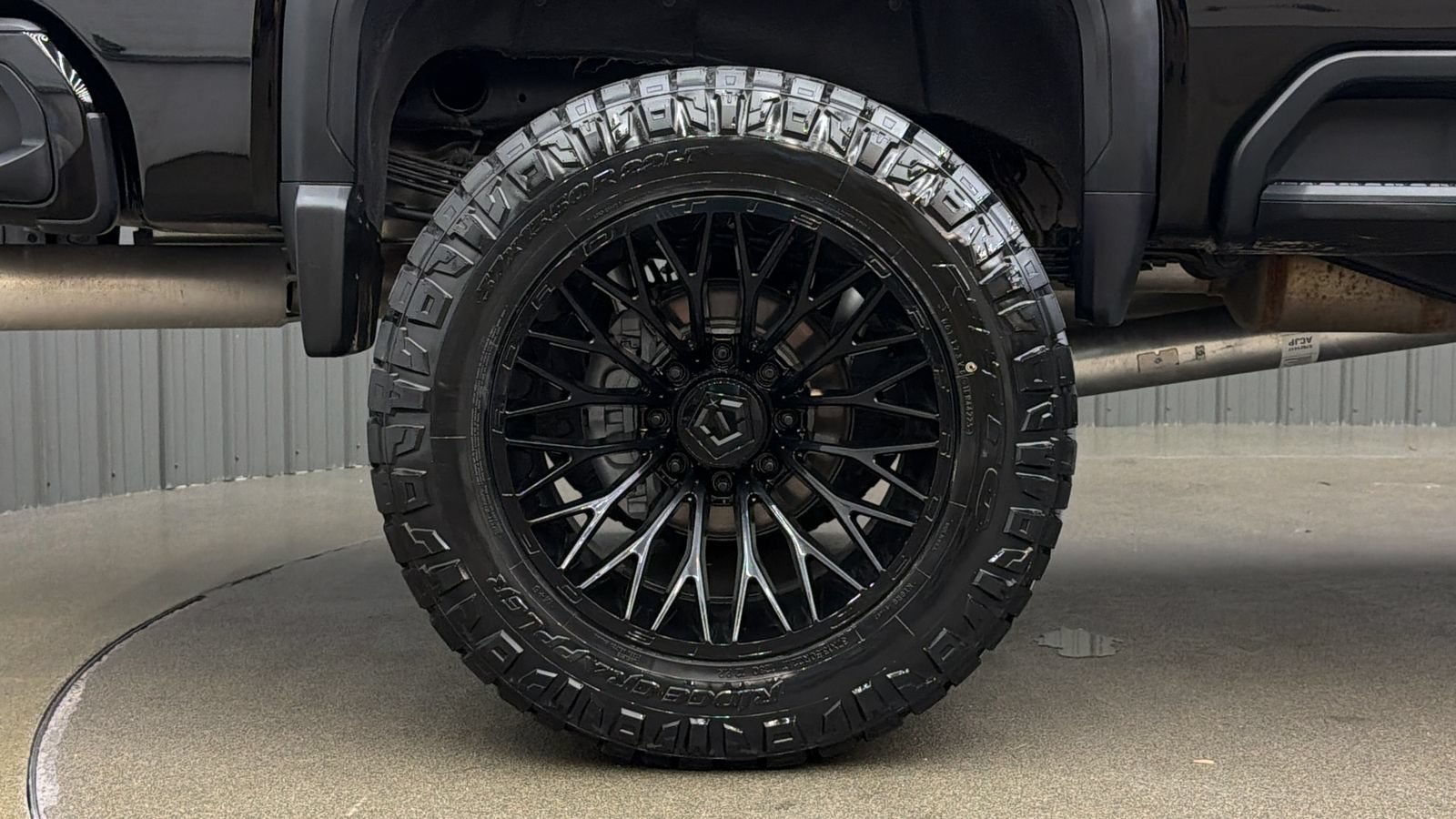 Used 2025 GMC Sierra 2500 AT4 w/ AT4 Premium Plus Package AWD/4WD image 11