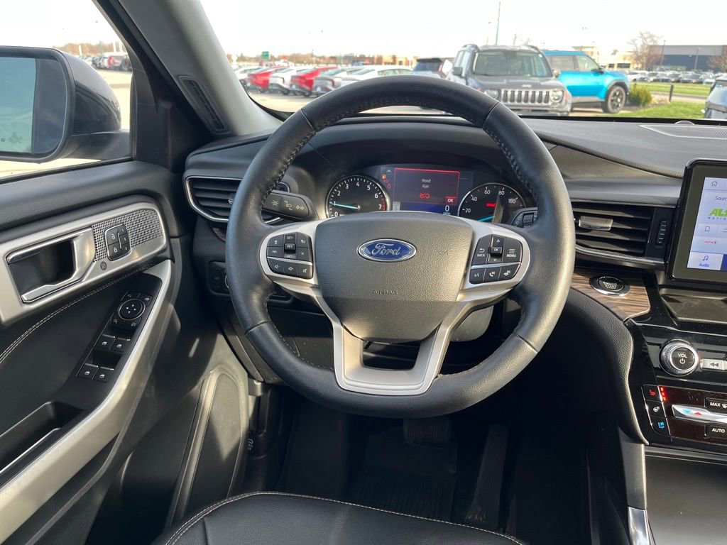 Used 2022 Ford Explorer Limited w/ Equipment Group 301A image 18