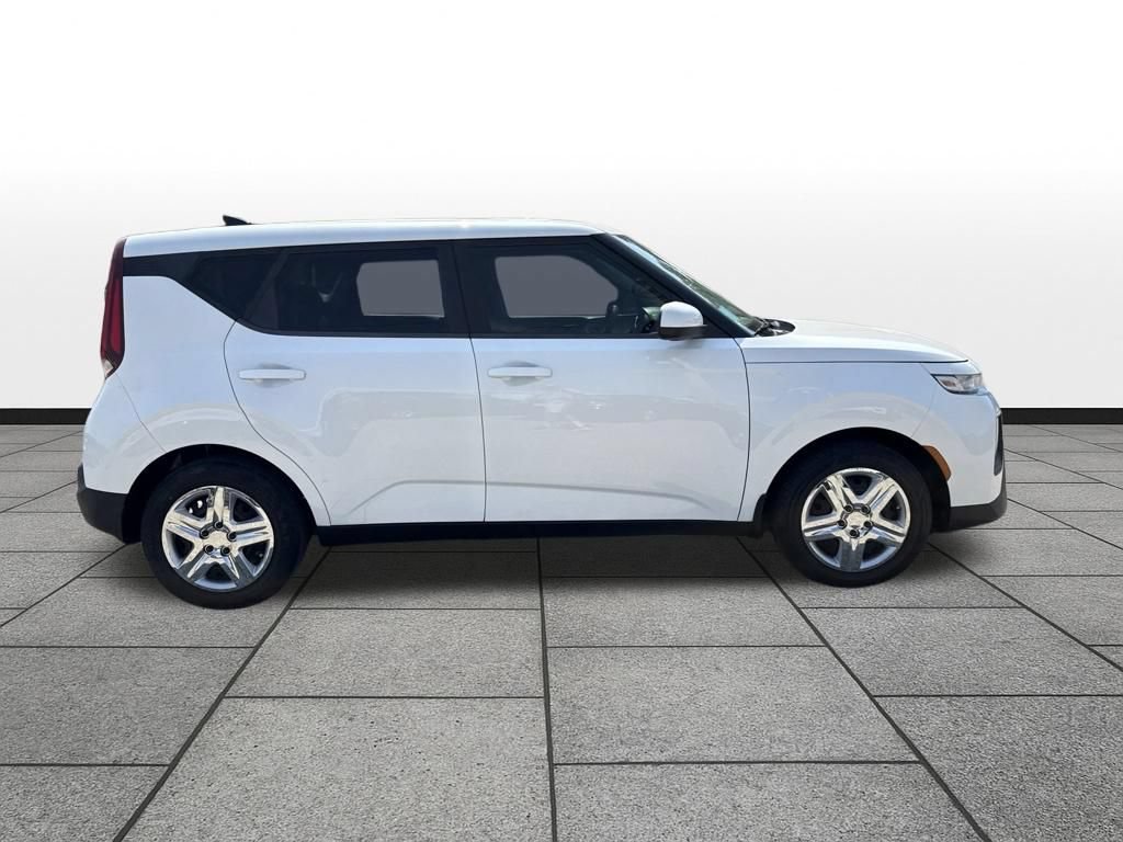 Used 2022 Kia Soul LX FWD image 4