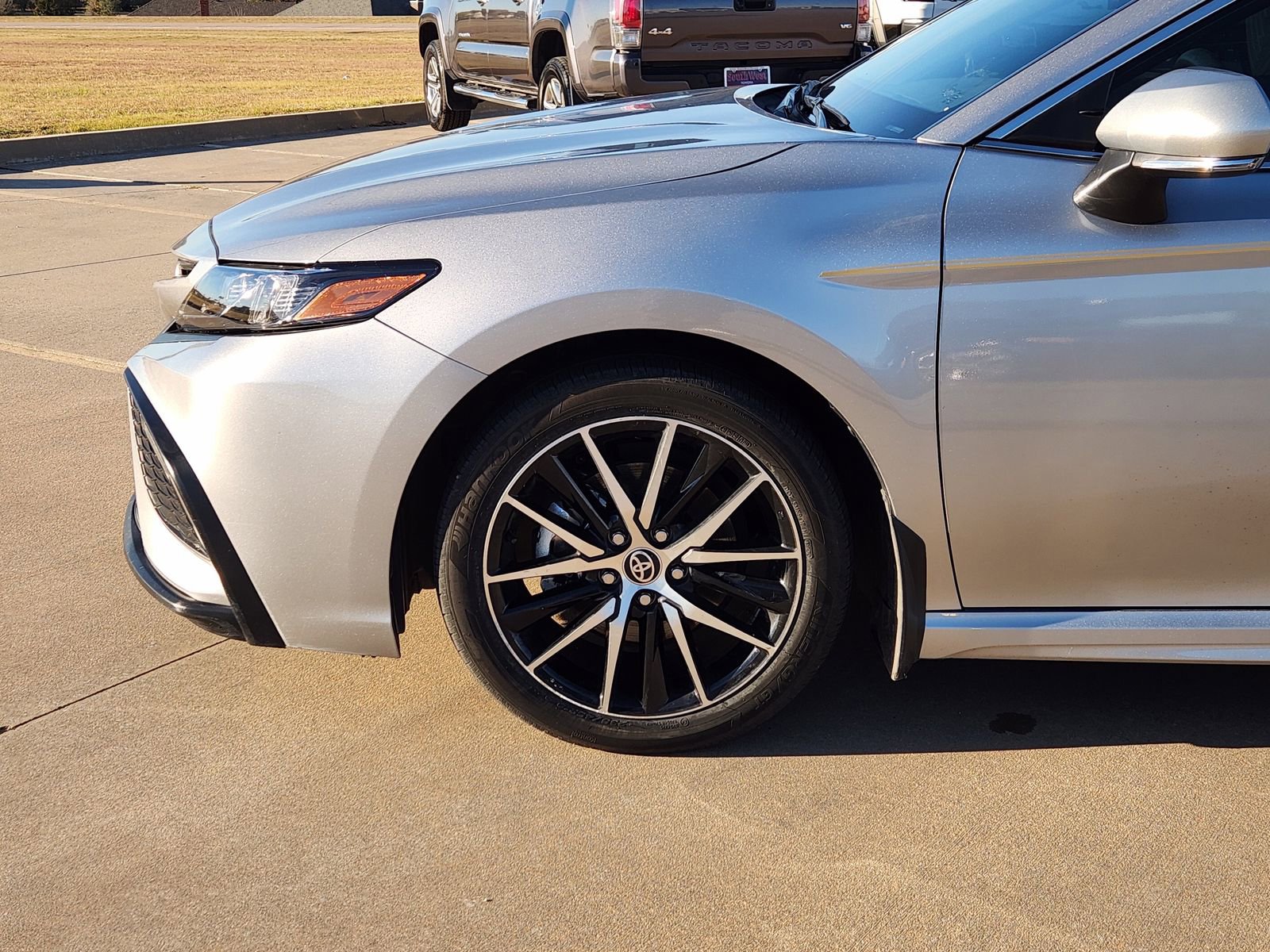 Used 2023 Toyota Camry SE image 9