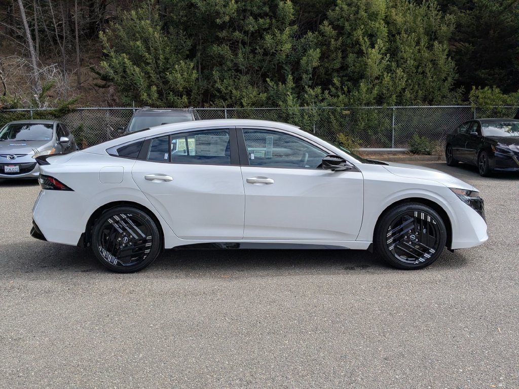 New 2027 Nissan Sentra SR w/ SR Premium Package FWD image 4