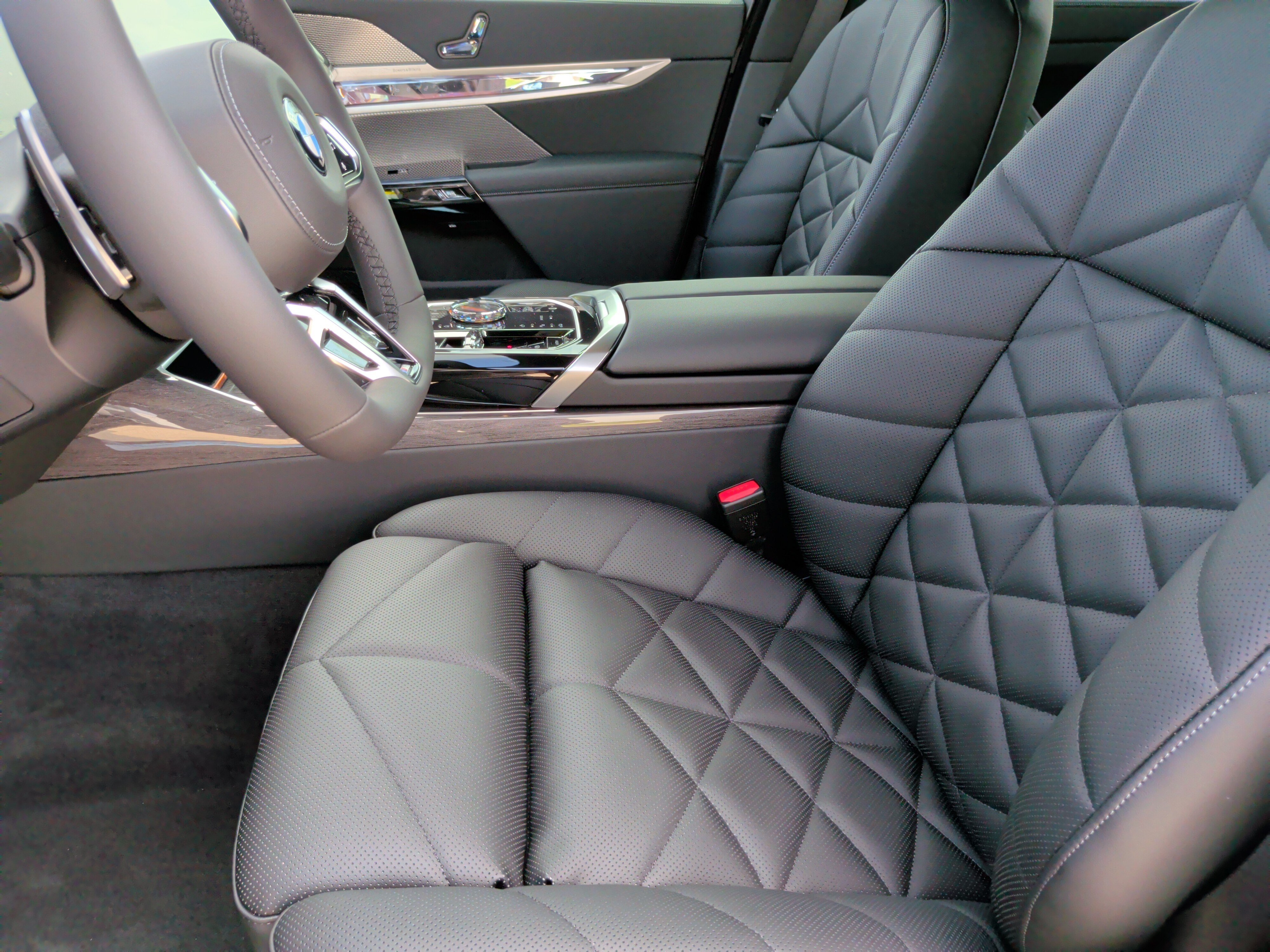 New 2026 BMW 740i w/ Premium Package RWD image 26