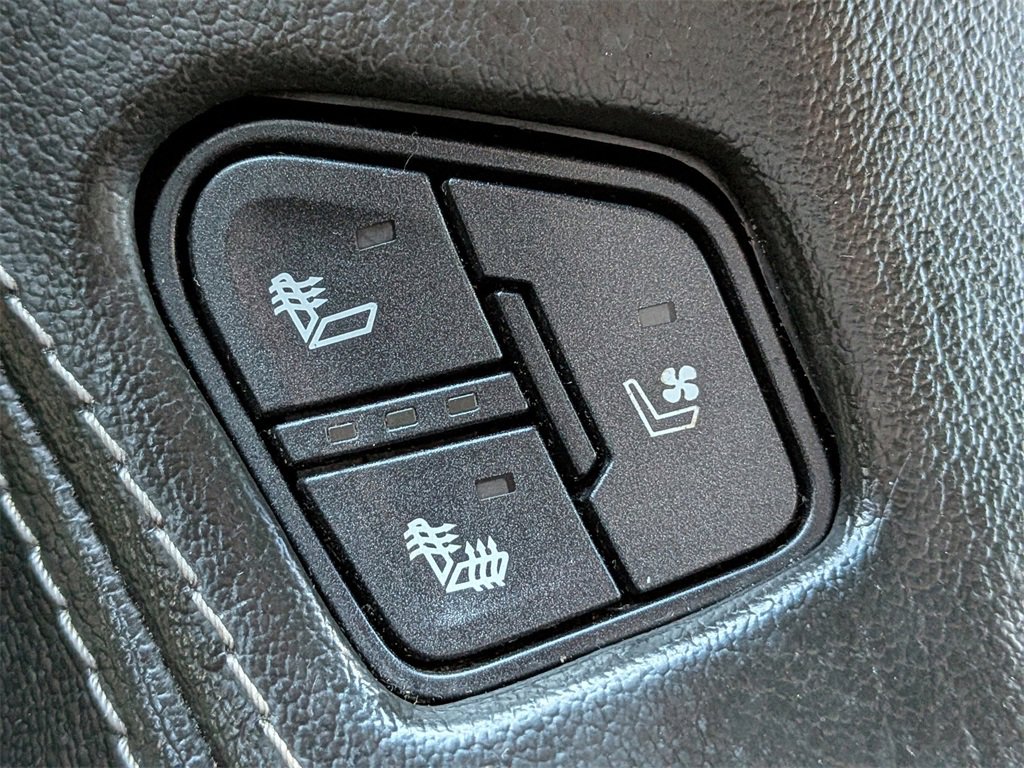 Used 2017 GMC Yukon XL SLT w/ Open Road Package image 27