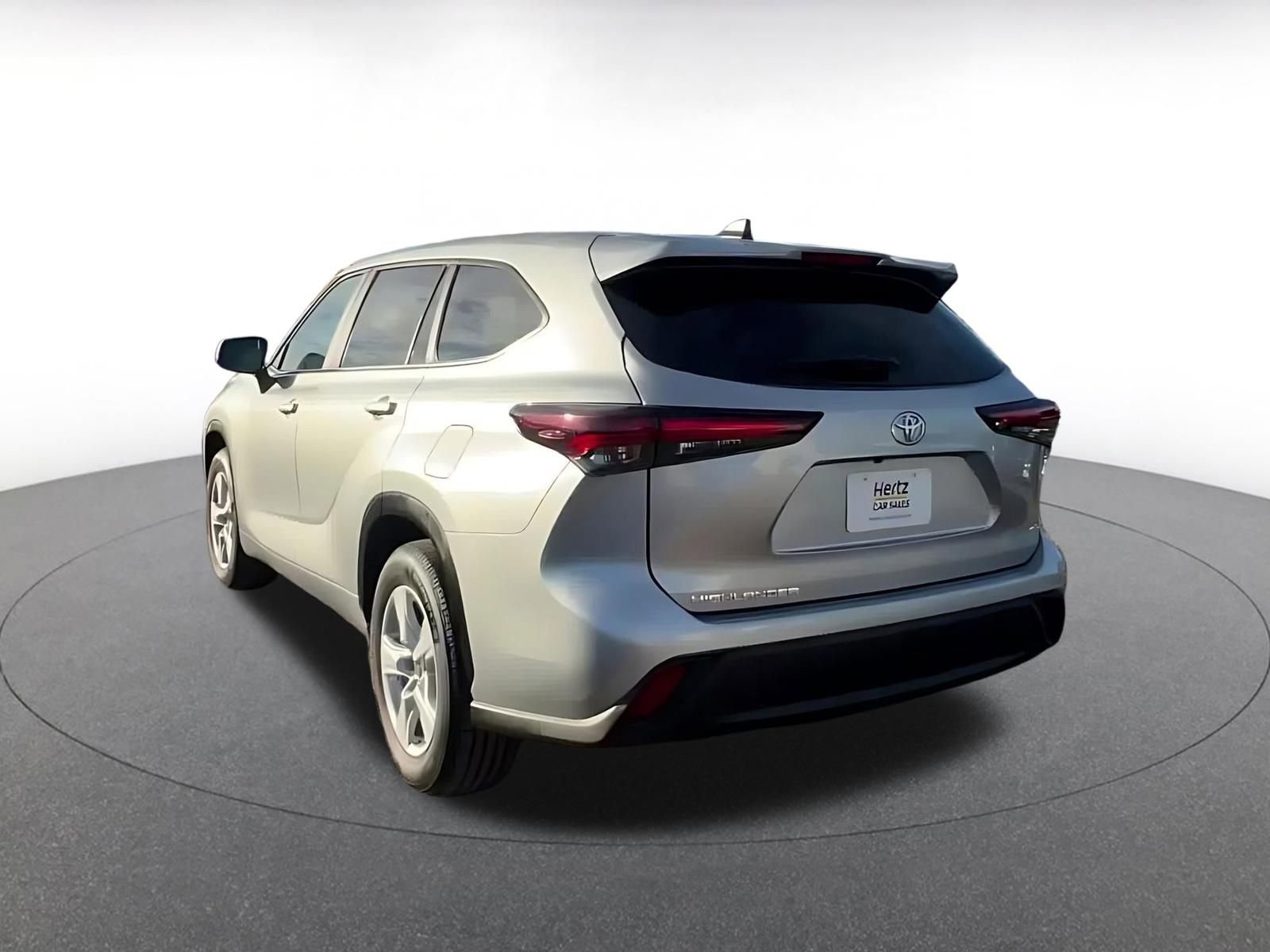 Used 2025 Toyota Highlander LE image 11