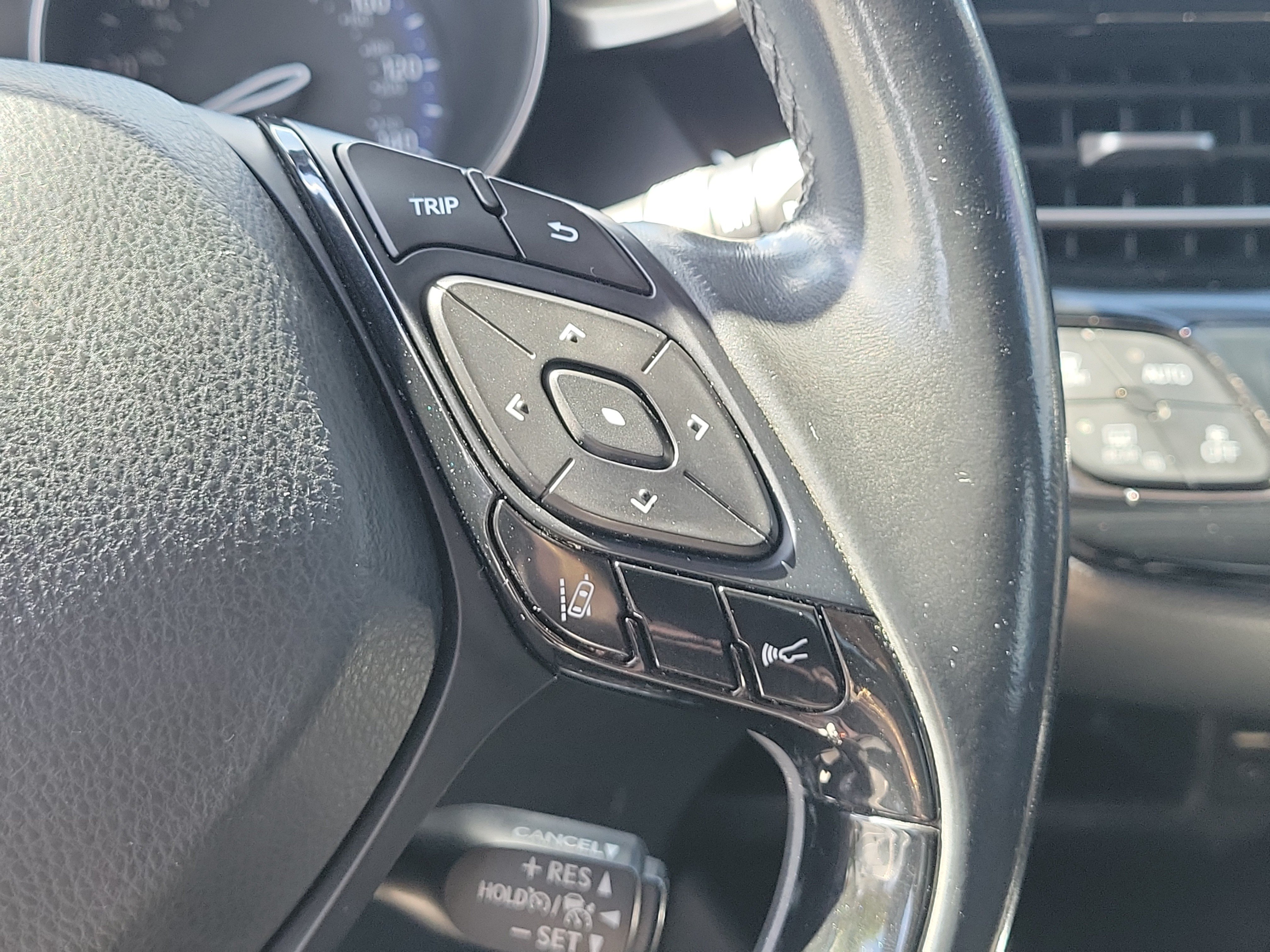 Used 2019 Toyota C-HR XLE FWD image 20