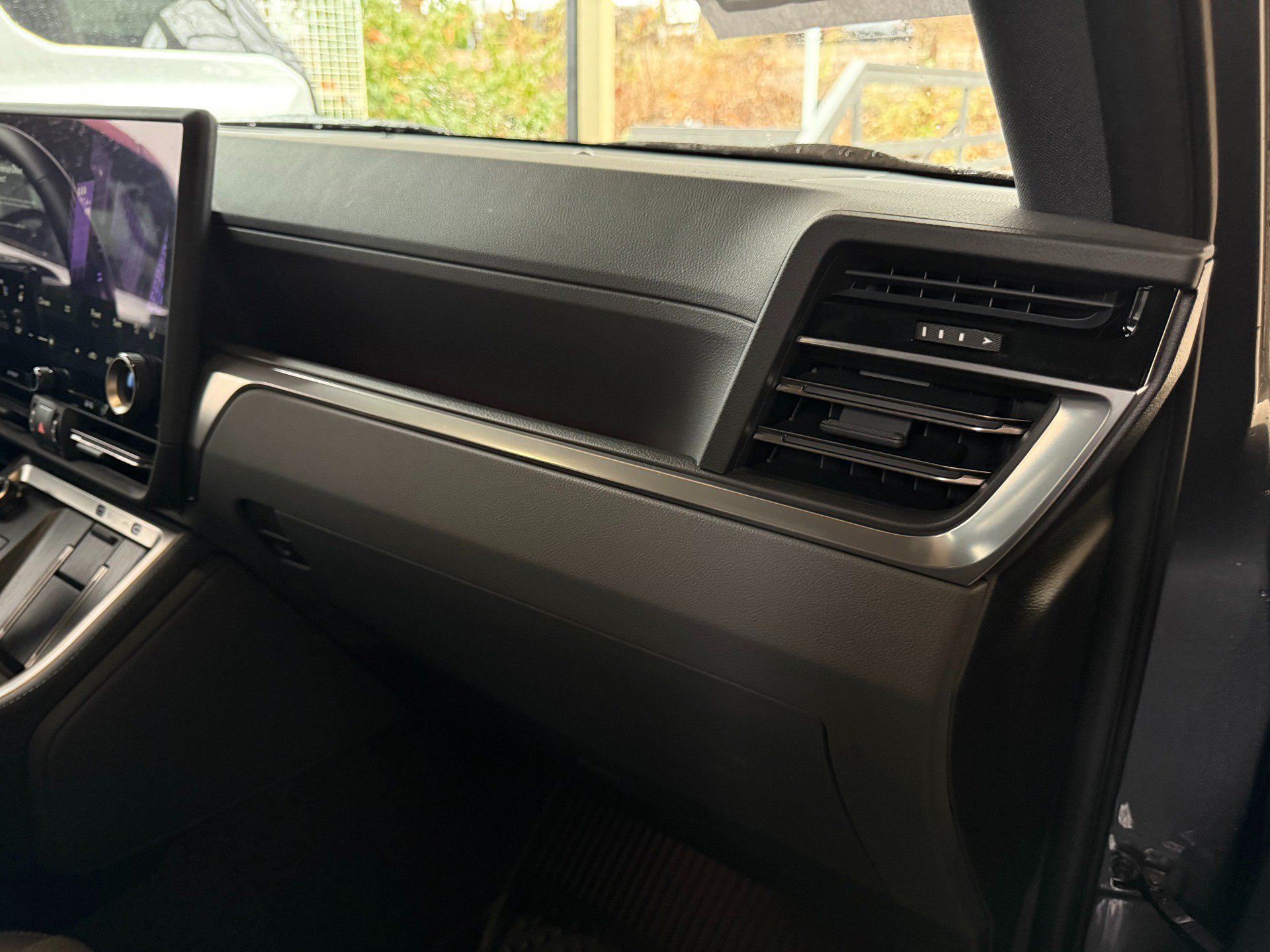 Used 2025 Lexus GX 550 w/ Accessory Package (2T) AWD/4WD image 17