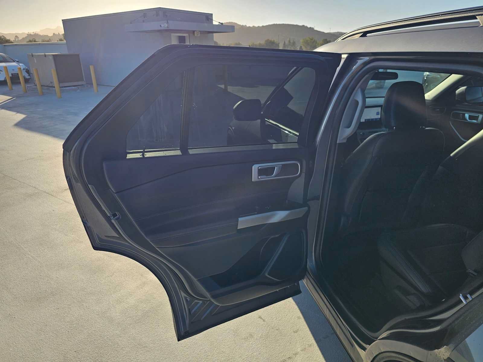 Used 2023 Ford Explorer XLT w/ Equipment Group 202A RWD image 17