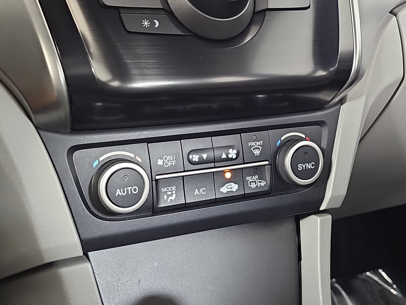 Used 2017 Acura ILX w/ AcuraWatch Plus Package FWD image 22
