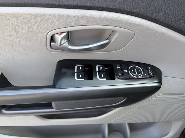 Used 2015 Kia Sedona LX w/ LX Convenience Package image 13