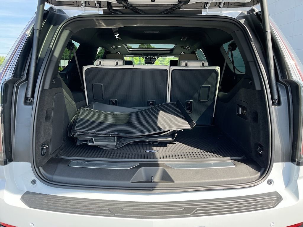 New 2026 Cadillac Escalade ESV Sport w/ Touring Package AWD/4WD image 34