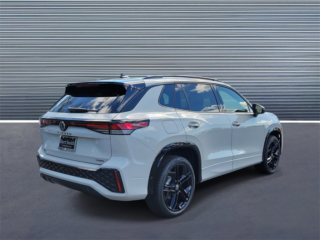 New 2026 Volkswagen Tiguan SE R-Line image 3