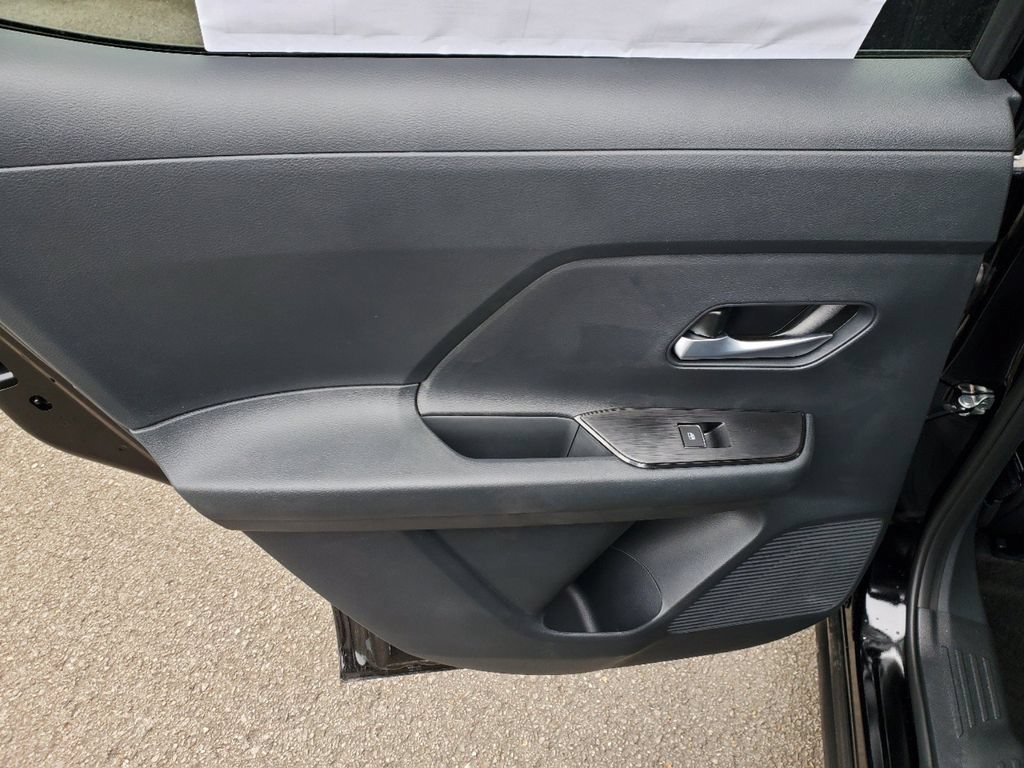 New 2026 Nissan Kicks SR w/ SR Premium Package FWD image 9