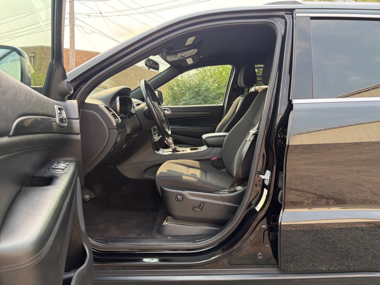 Used 2019 Jeep Grand Cherokee Laredo AWD/4WD image 20