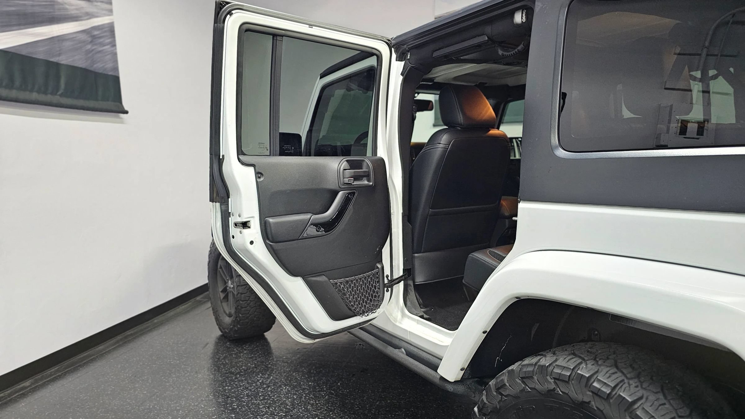 Used 2017 Jeep Wrangler Unlimited Sahara AWD/4WD image 34