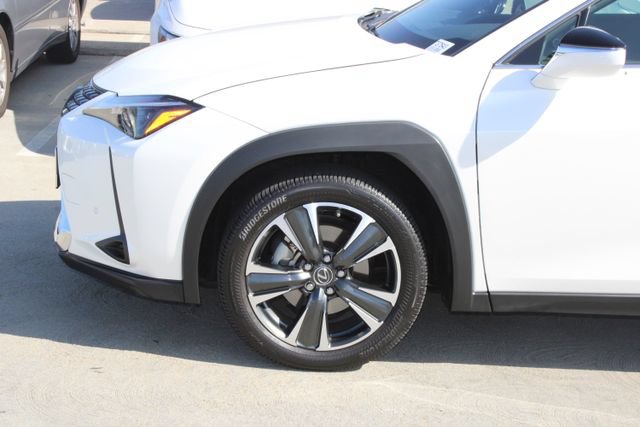Certified 2024 Lexus UX 250h FWD image 4