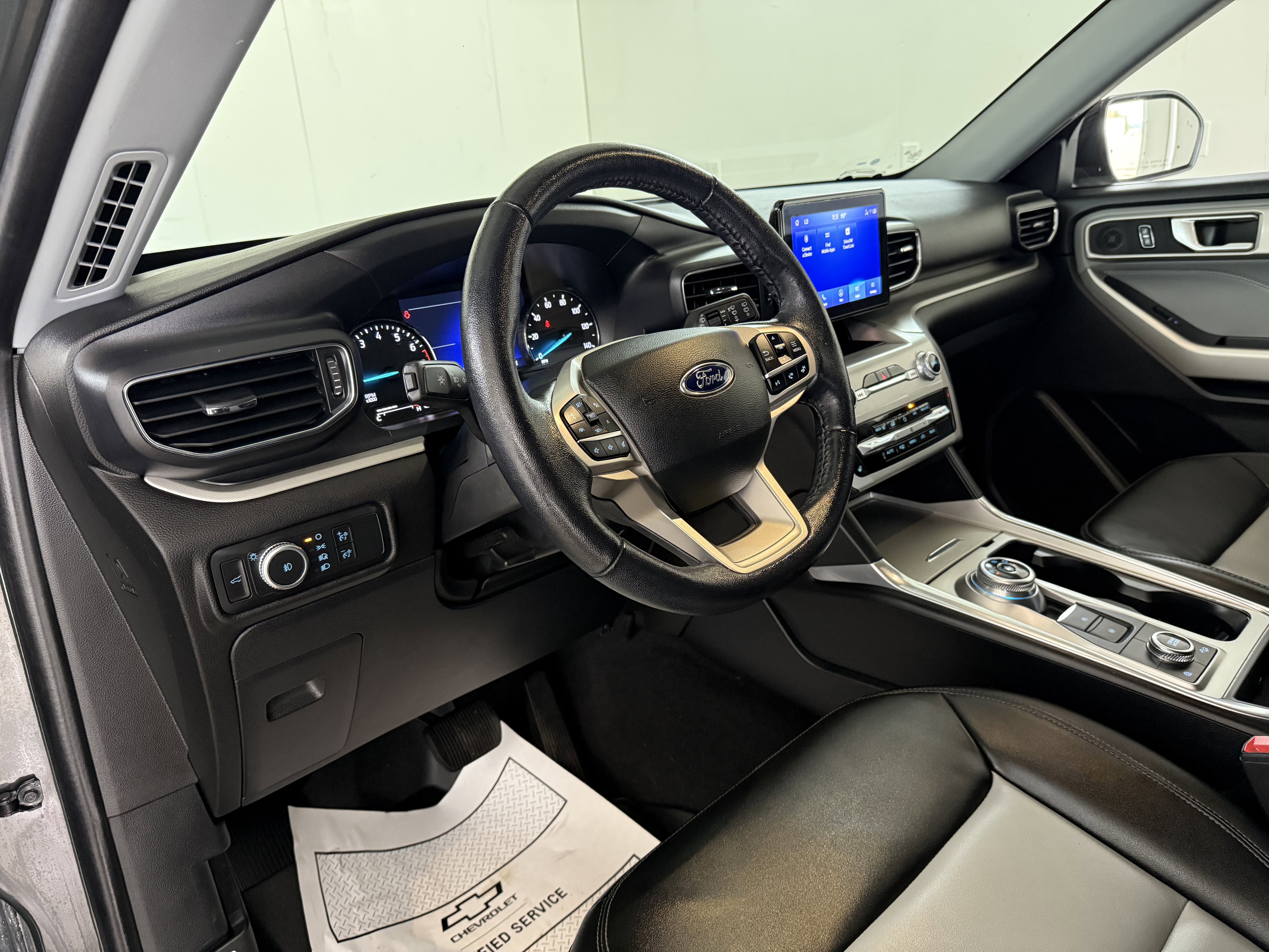 Used 2022 Ford Explorer XLT w/ Equipment Group 202A image 12