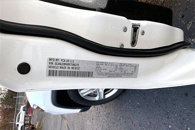 Used 2024 Jeep Compass Latitude image 17