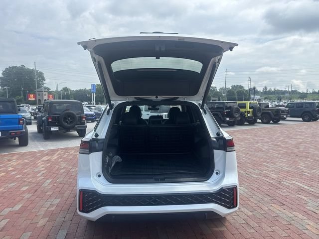 Used 2026 Volkswagen Tiguan SE R-Line FWD image 29