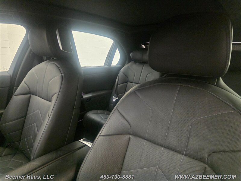 Used 2024 BMW i7 xDrive60 w/ M Sport Package RWD image 23