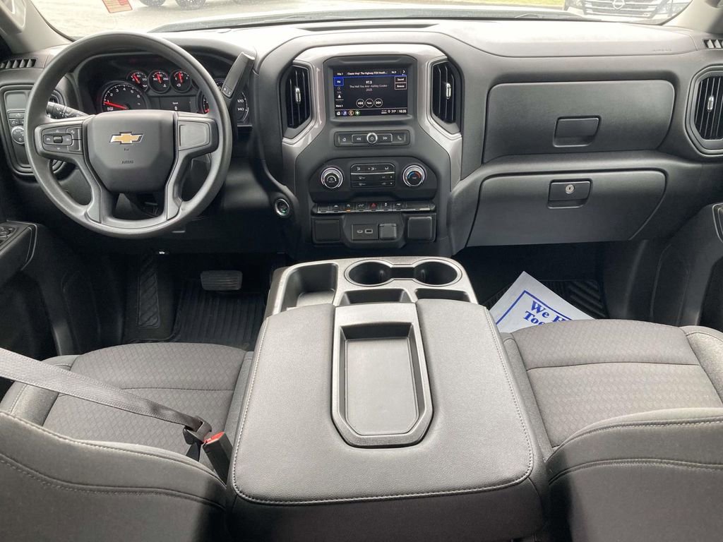 Used 2023 Chevrolet Silverado 1500 Custom image 2