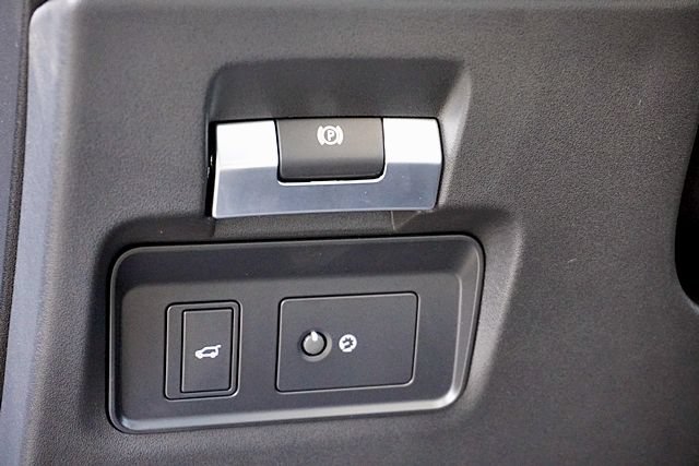 Used 2023 Land Rover Discovery Sport SE AWD/4WD image 38