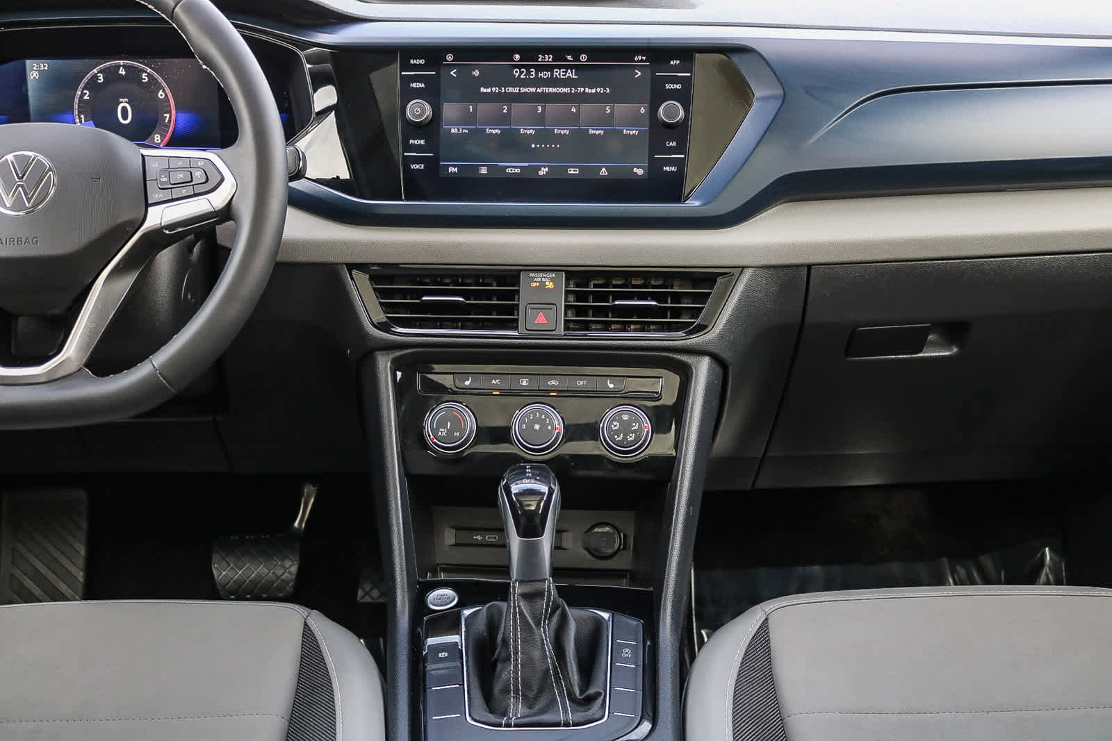 Used 2023 Volkswagen Taos SE image 13