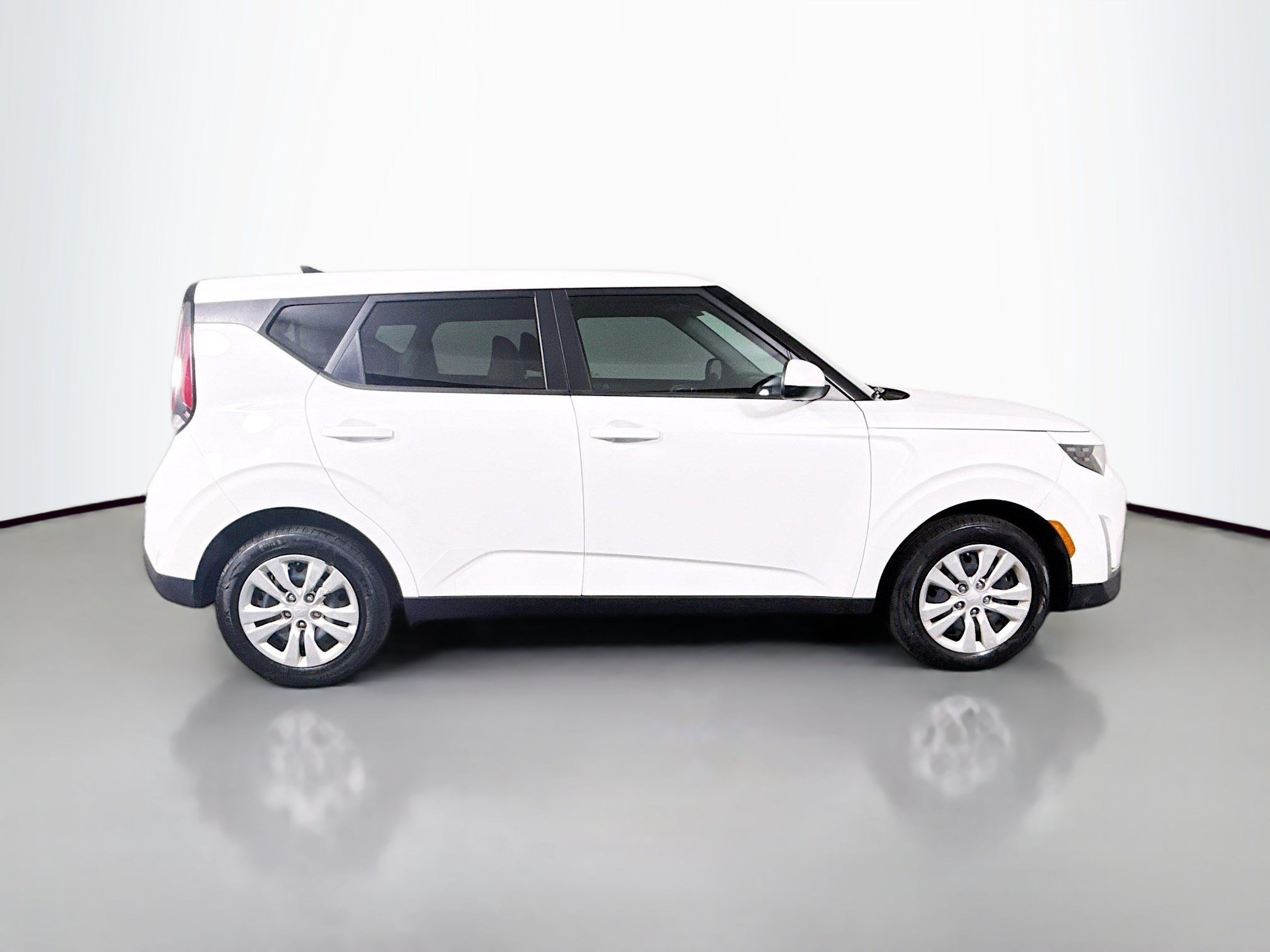 Used 2024 Kia Soul LX FWD image 11