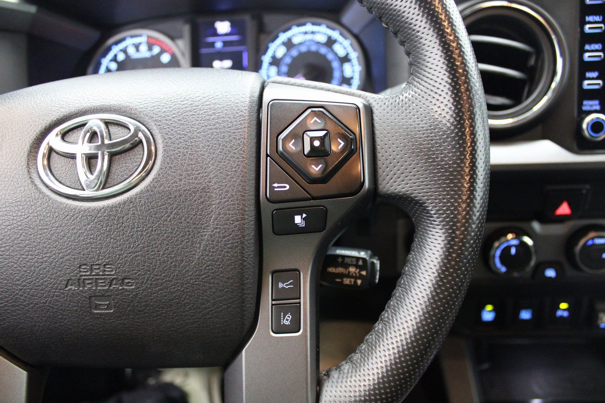 Used 2021 Toyota Tacoma TRD Off-Road w/ Technology Package AWD/4WD image 37