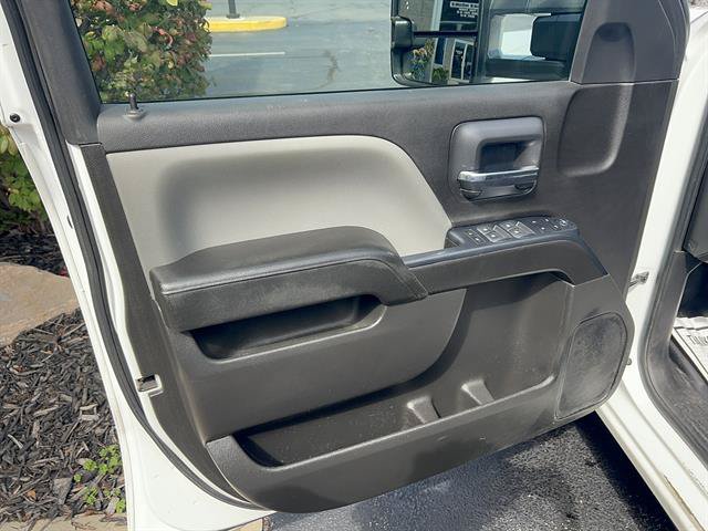 Used 2018 Chevrolet Silverado 1500 W/T AWD/4WD image 10