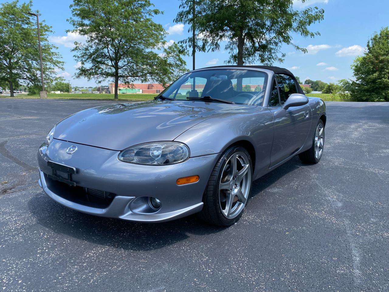 Used 2004 MAZDA MX-5 Miata MAZDASPEED w/ Grand Touring Pkg RWD image 2