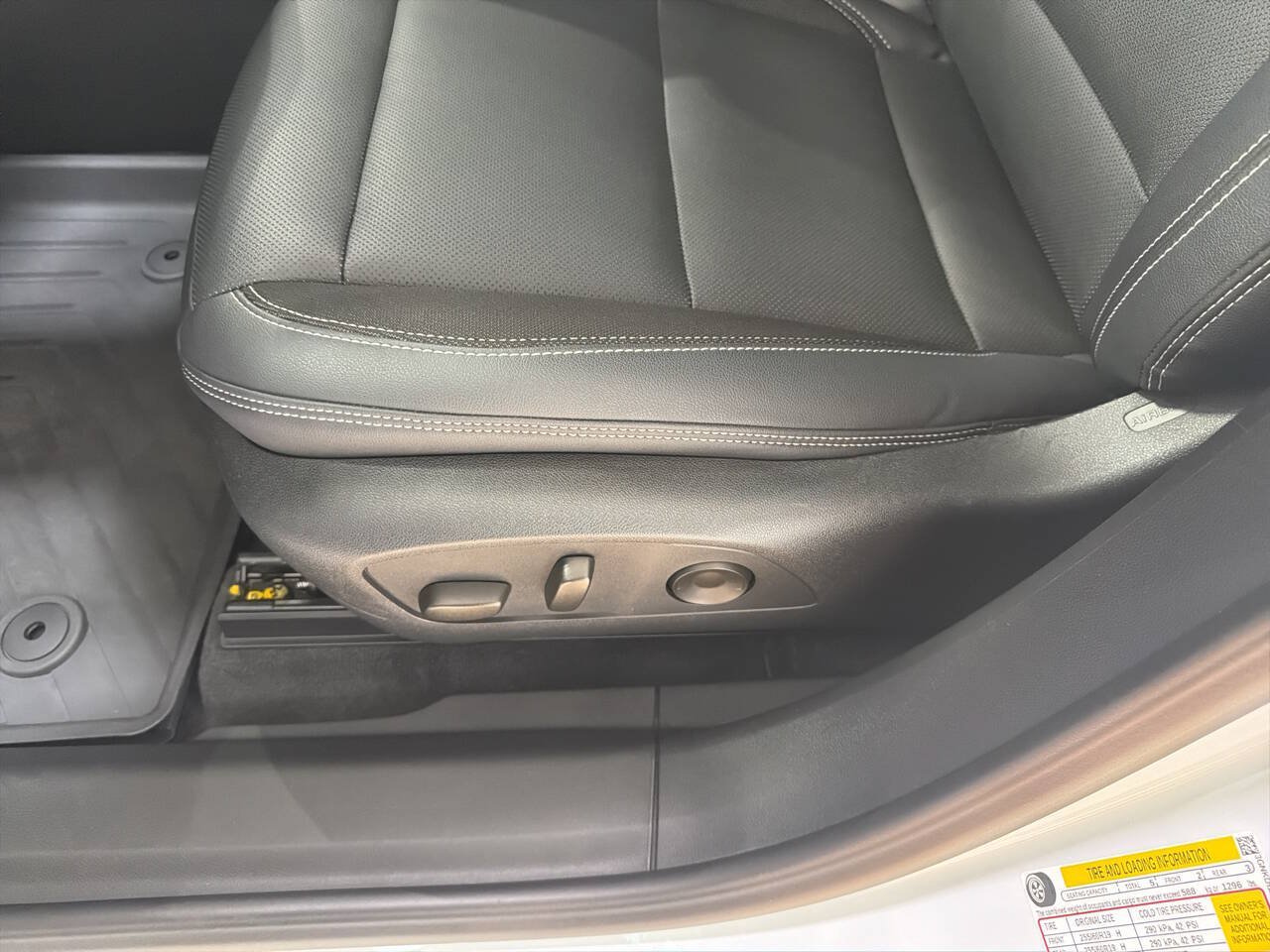 Used 2024 Chevrolet Blazer EV LT AWD/4WD image 19