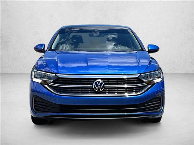 Used 2024 Volkswagen Jetta SE w/ Panoramic Sunroof Package FWD image 3