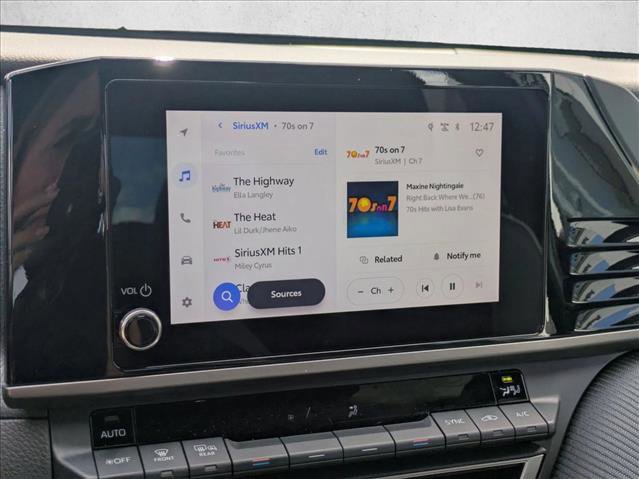 Used 2025 Toyota Camry SE image 14