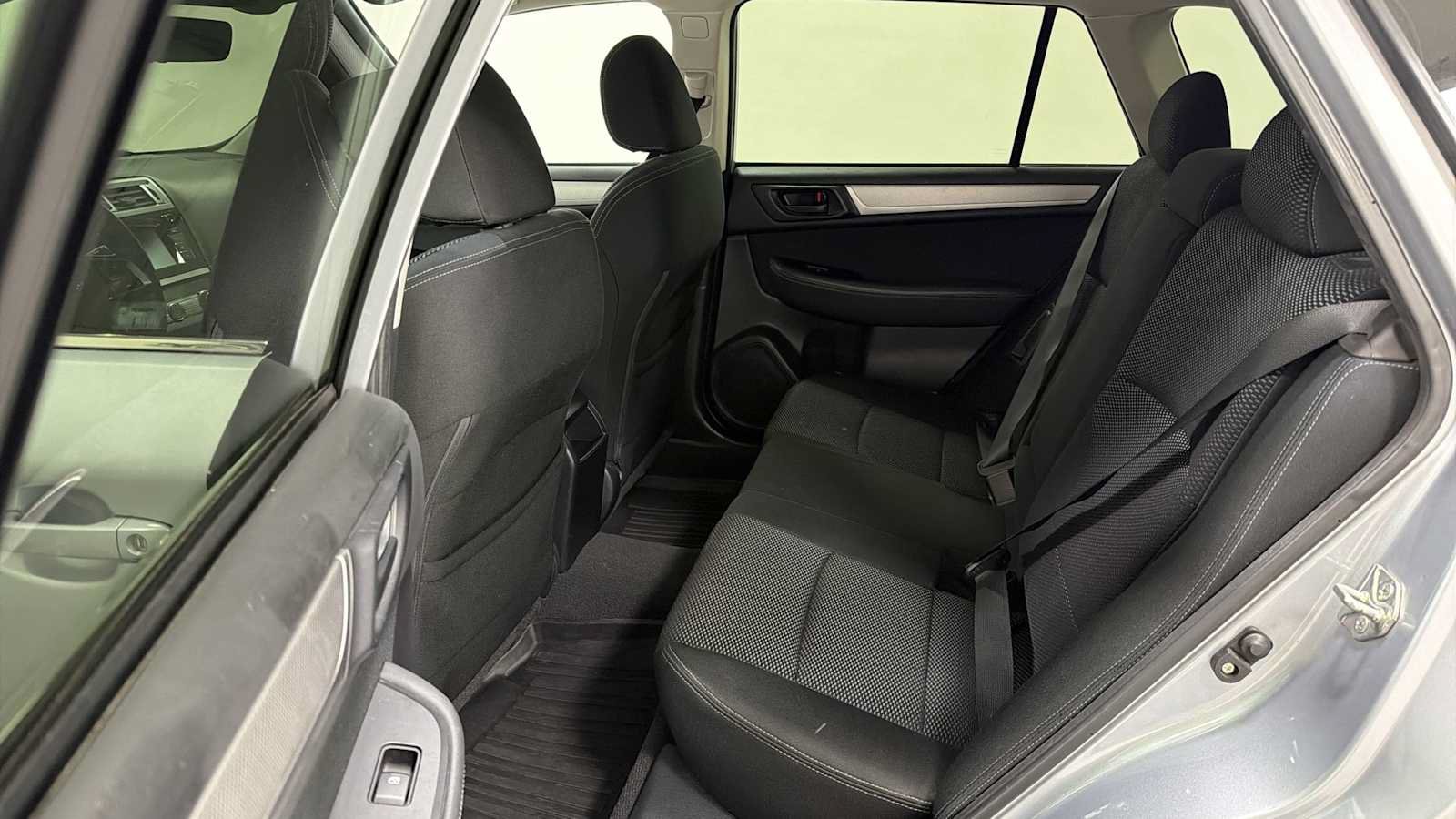 Used 2019 Subaru Outback 2.5i AWD/4WD image 23