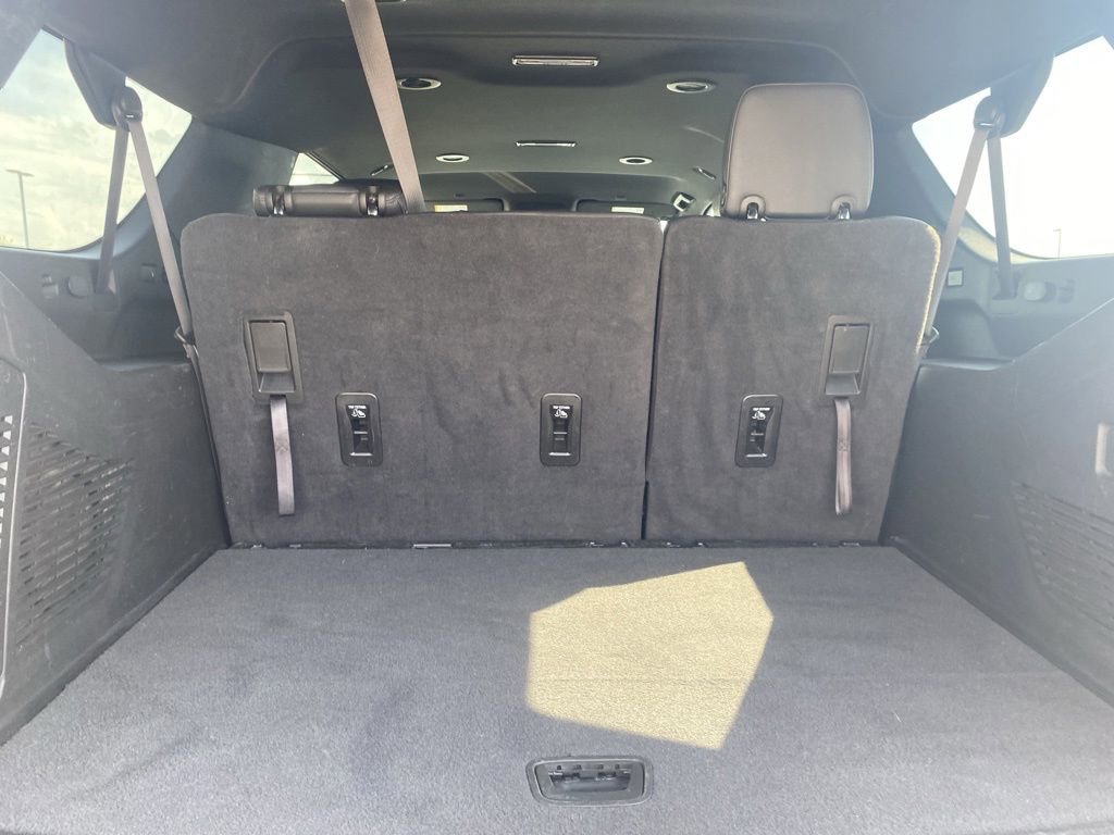 Used 2024 Chevrolet Suburban LT AWD/4WD image 16