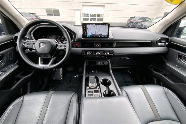 Used 2025 Honda Pilot Touring image 15
