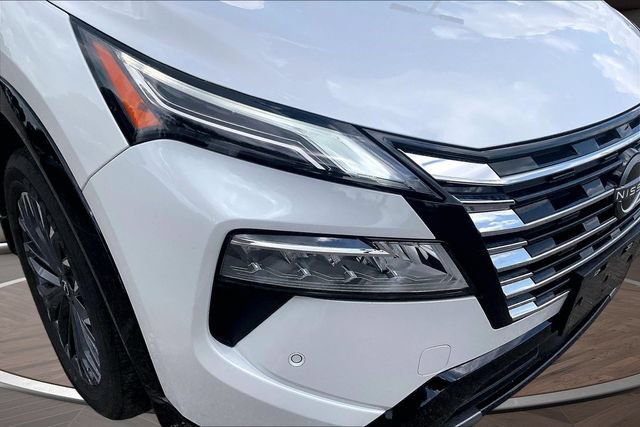 Used 2025 Nissan Rogue Platinum FWD image 27