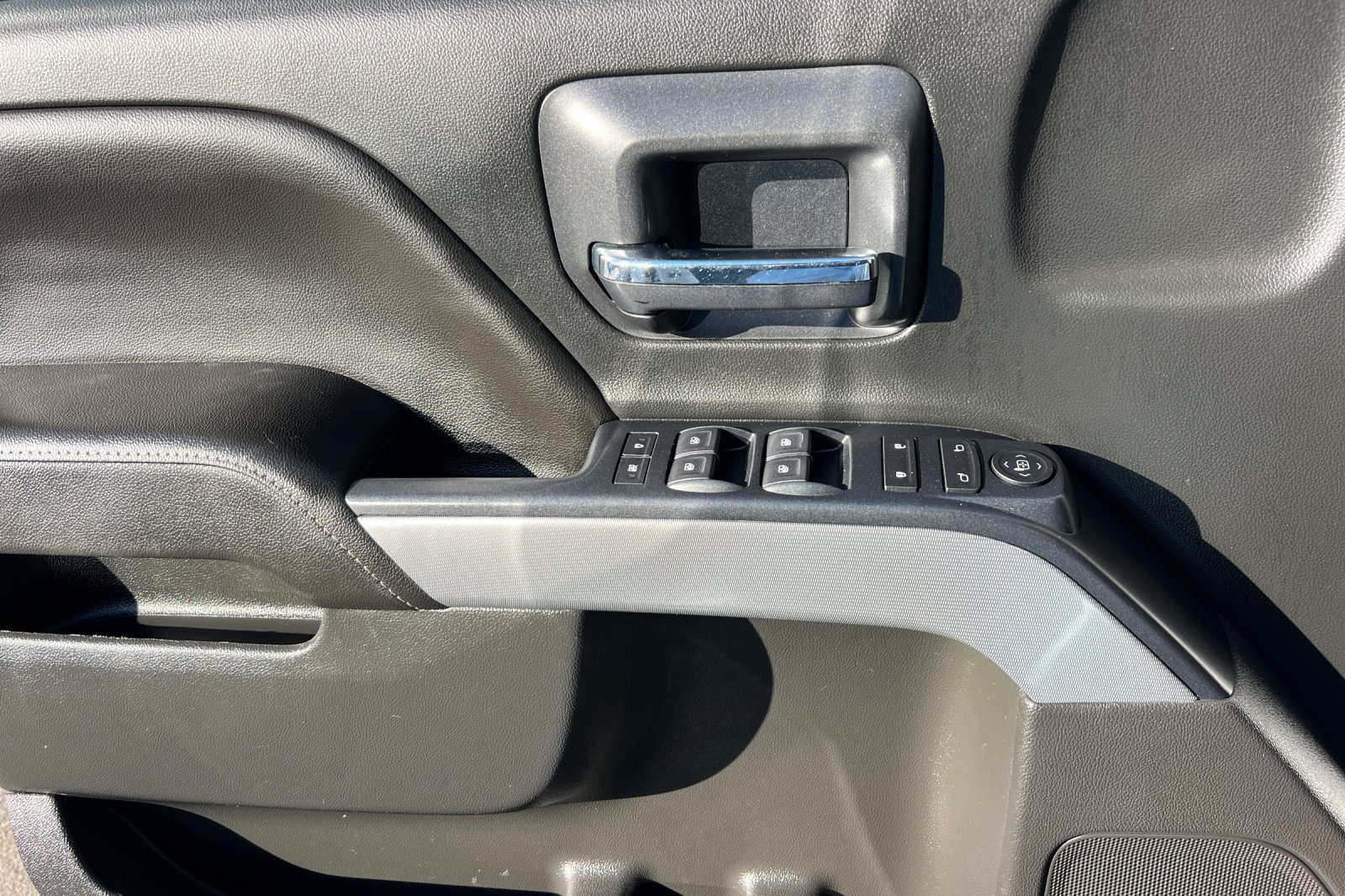 Used 2018 Chevrolet Silverado 1500 LT w/ All Star Edition AWD/4WD image 11