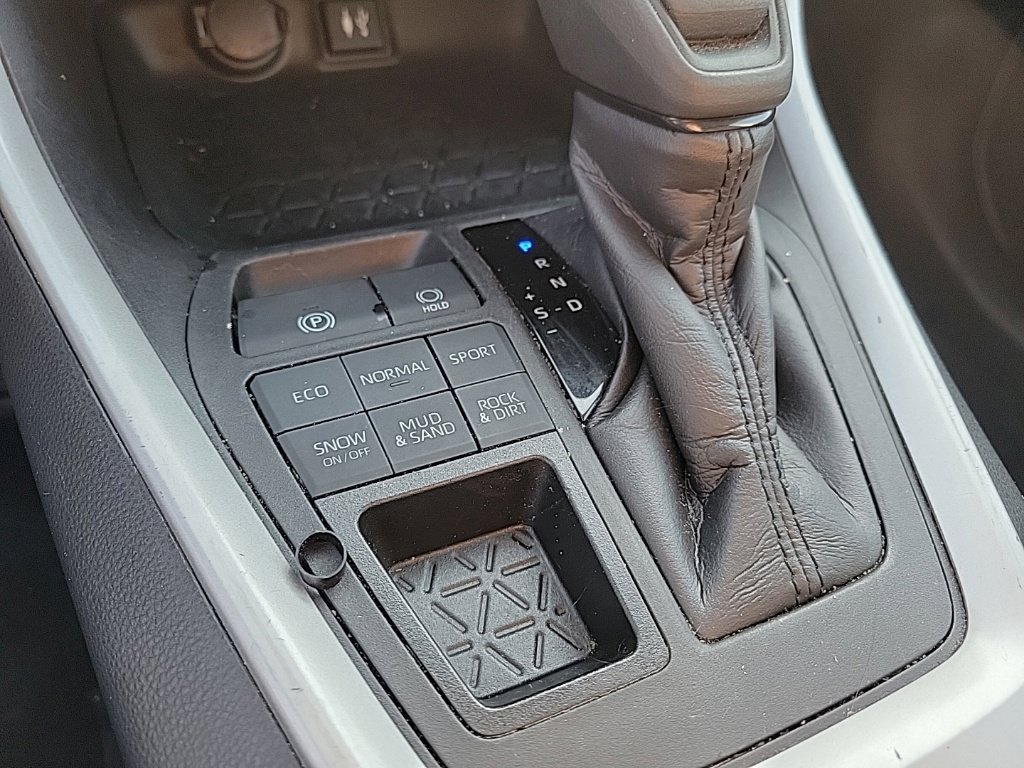 Used 2019 Toyota RAV4 LE w/ All Weather Liner Package AWD/4WD image 9
