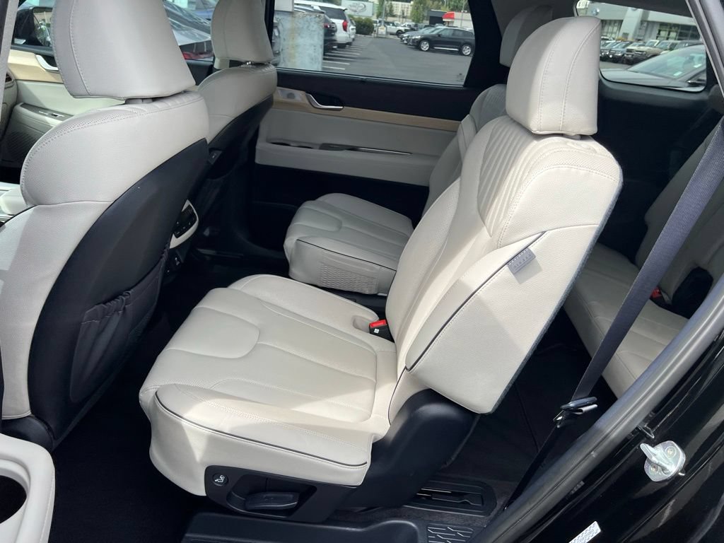 Used 2023 Hyundai Palisade Limited FWD image 14