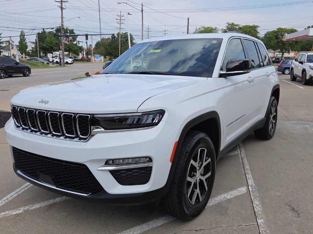 Certified 2025 Jeep Grand Cherokee Limited w/ Trailer Tow Package AWD/4WD image 7