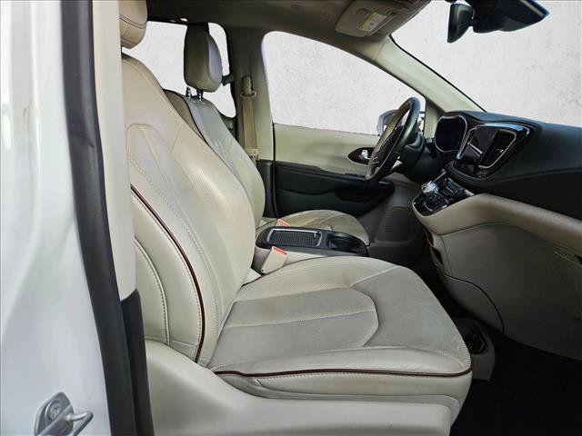 Used 2019 Chrysler Pacifica Limited w/ Tire & Wheel Group image 23