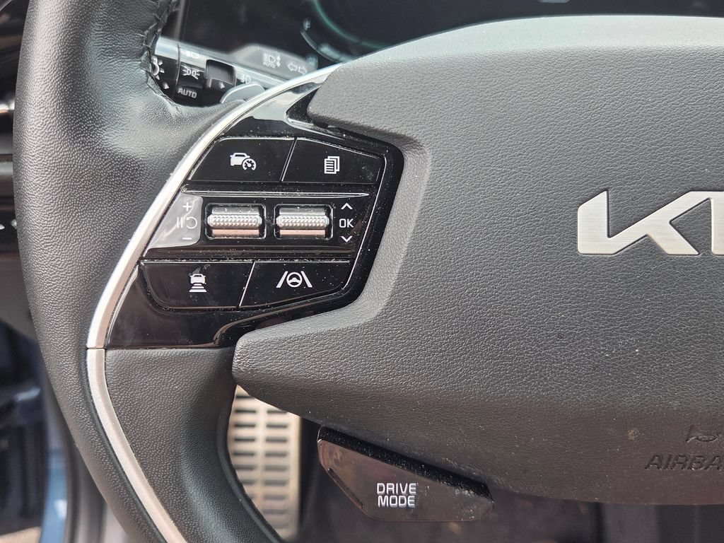 Used 2023 Kia Niro SX Touring FWD image 24