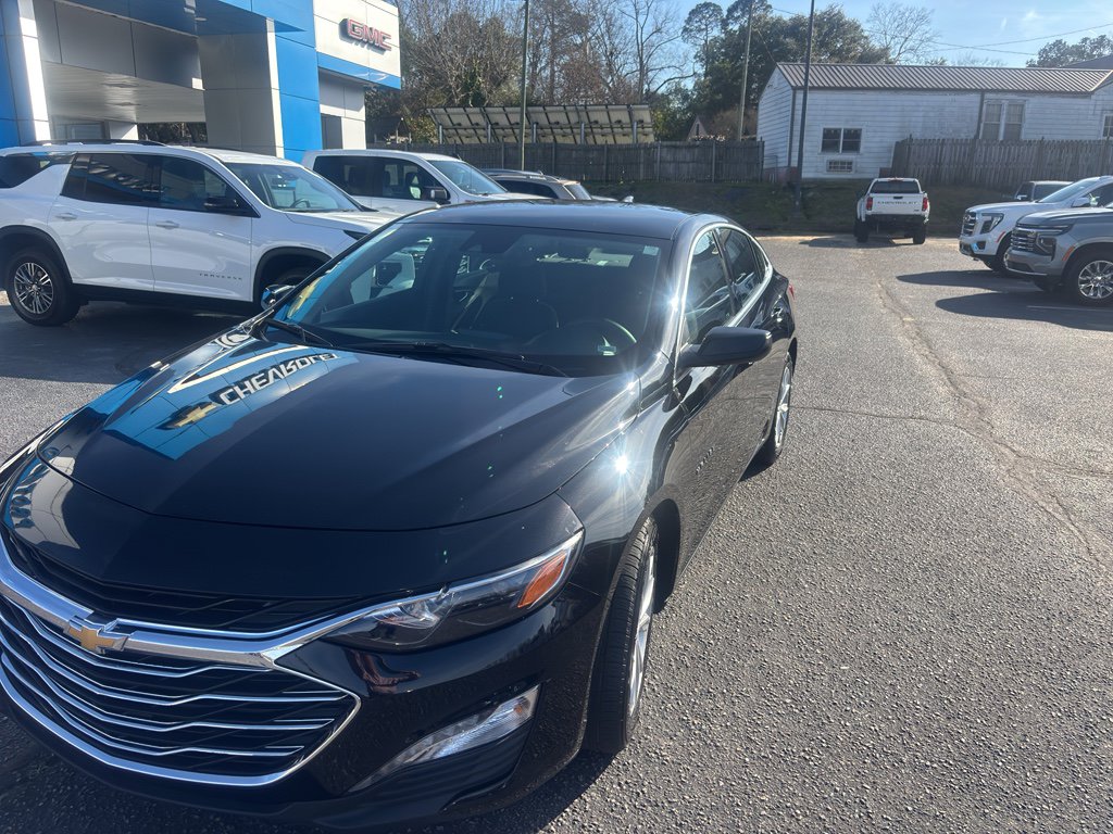 Used 2025 Chevrolet Malibu LT FWD image 2